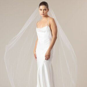 OFRENDA URSA FLOATING SHEER TULLE WEDDING VEIL Off White / 118” Cathedral